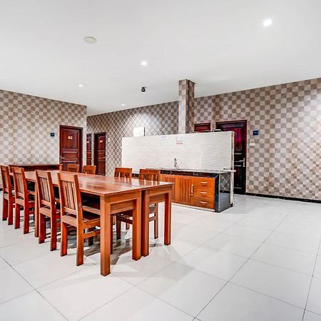 Oyo 90889 Dkb Residence Sorabaya Extérieur photo