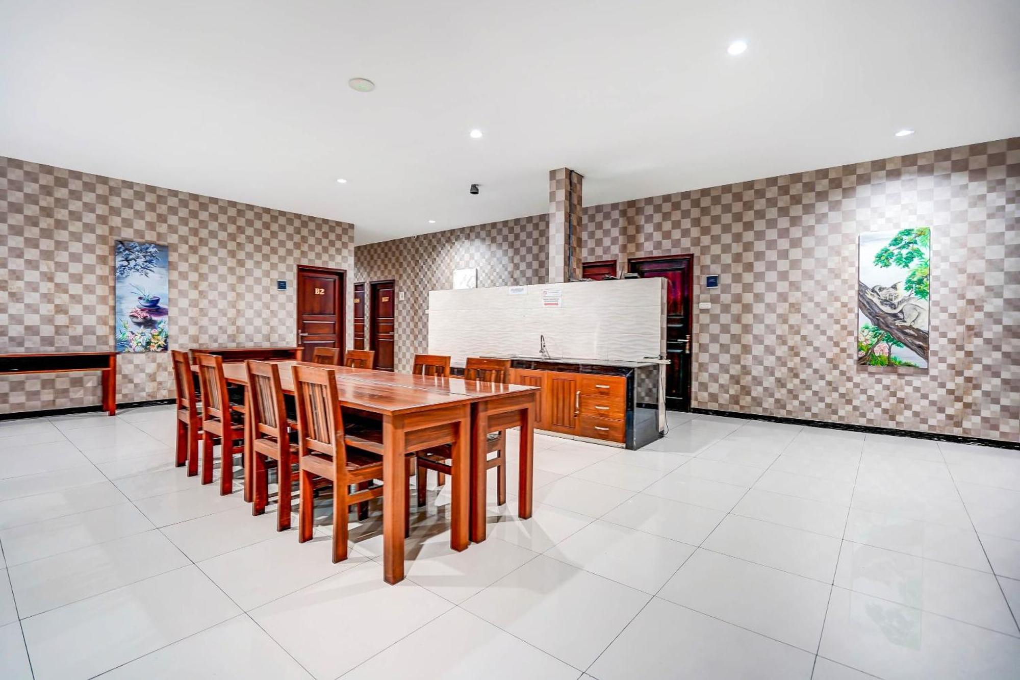 Oyo 90889 Dkb Residence Sorabaya Extérieur photo