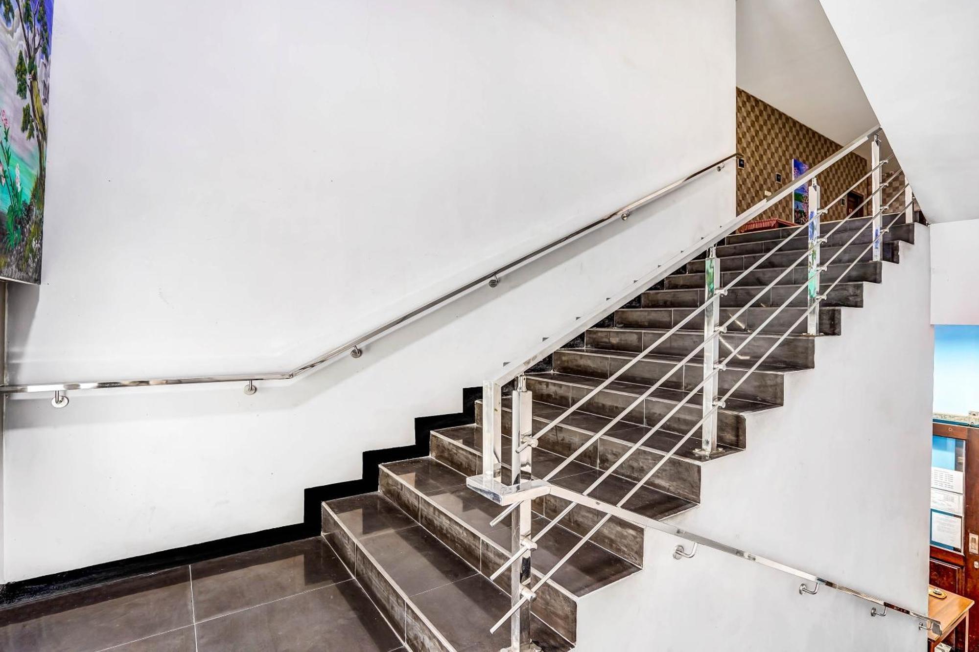 Oyo 90889 Dkb Residence Sorabaya Extérieur photo