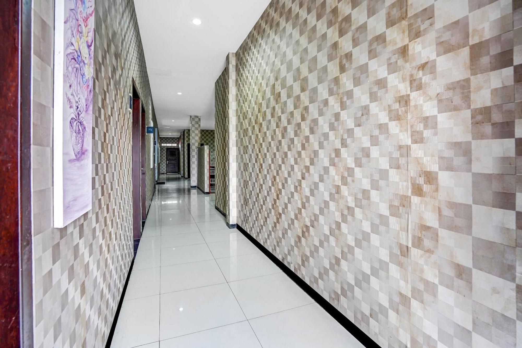 Oyo 90889 Dkb Residence Sorabaya Extérieur photo