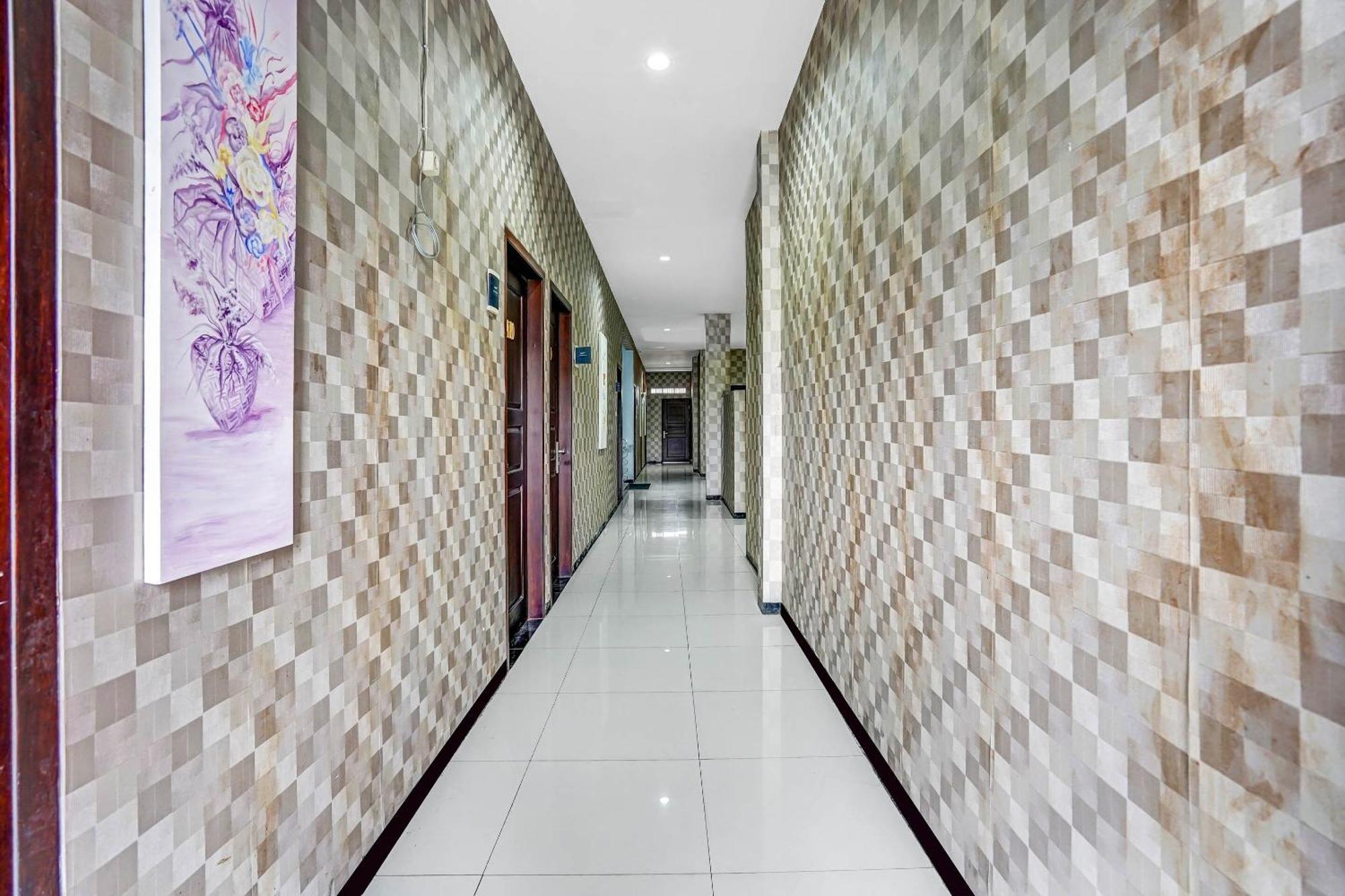 Oyo 90889 Dkb Residence Sorabaya Extérieur photo